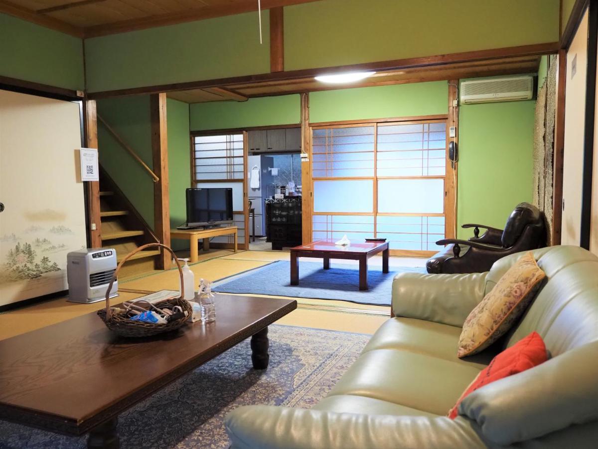 四国旅行のhub拠点 古民家ゲストハウス Heso Camp Миёси Экстерьер фото