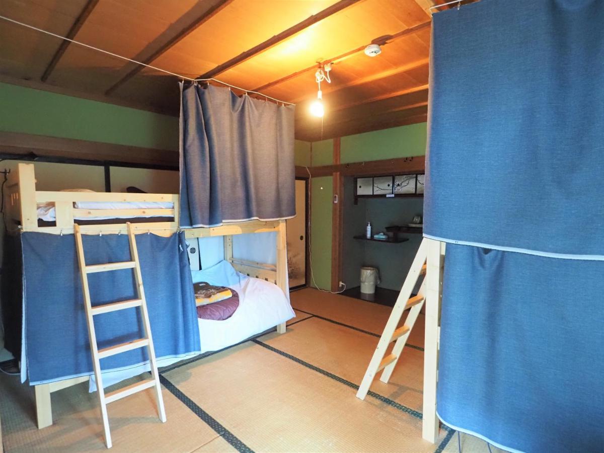 四国旅行のhub拠点 古民家ゲストハウス Heso Camp Миёси Экстерьер фото