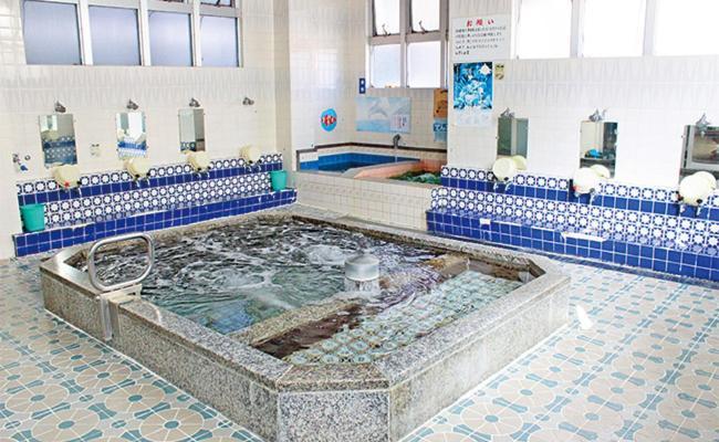 四国旅行のhub拠点 古民家ゲストハウス Heso Camp Миёси Экстерьер фото
