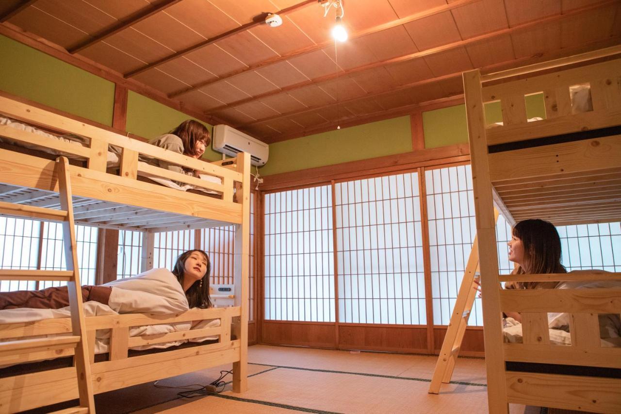 四国旅行のhub拠点 古民家ゲストハウス Heso Camp Миёси Экстерьер фото