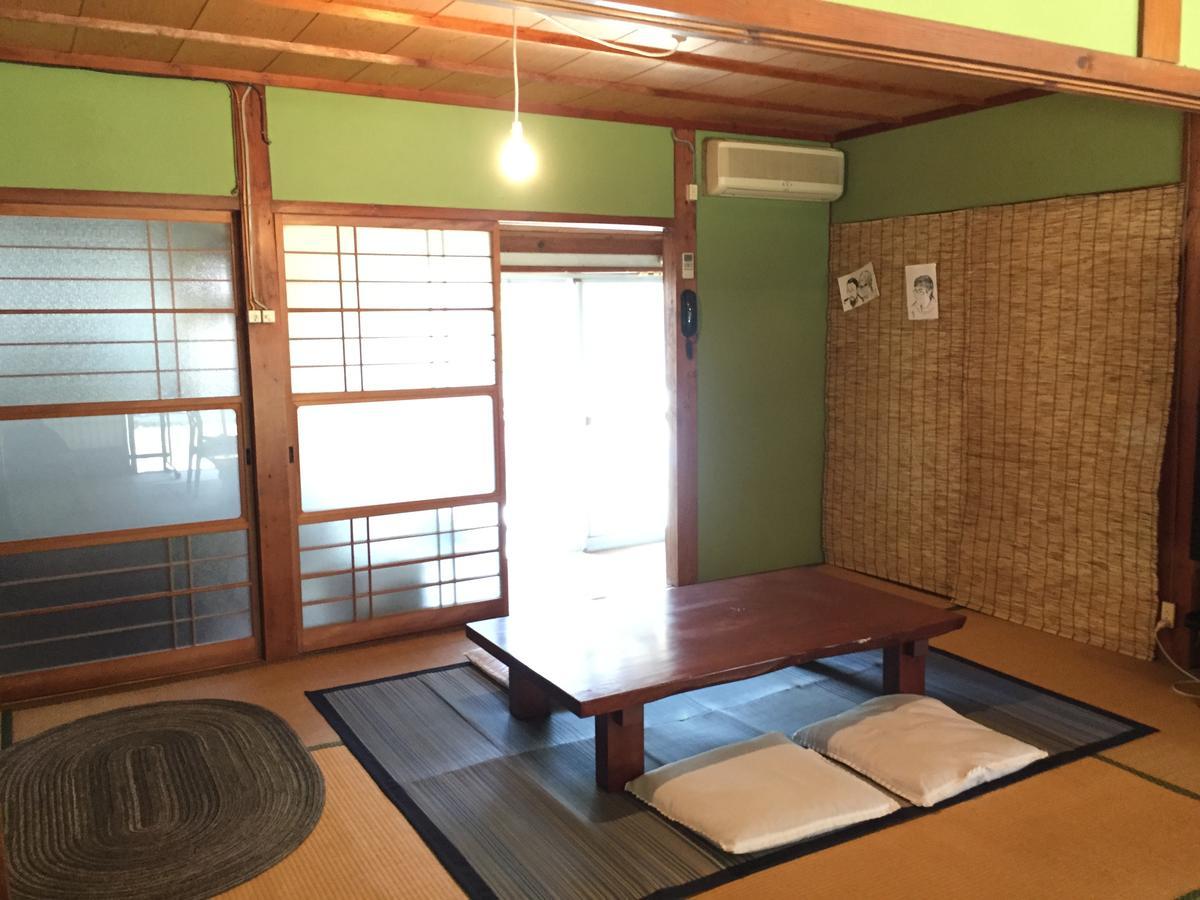 四国旅行のhub拠点 古民家ゲストハウス Heso Camp Миёси Экстерьер фото