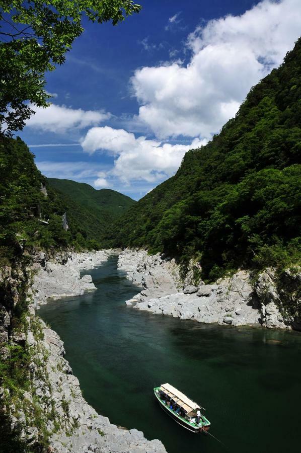 四国旅行のhub拠点 古民家ゲストハウス Heso Camp Миёси Экстерьер фото