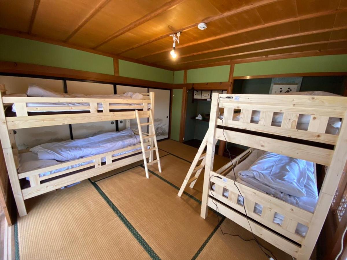 四国旅行のhub拠点 古民家ゲストハウス Heso Camp Миёси Экстерьер фото